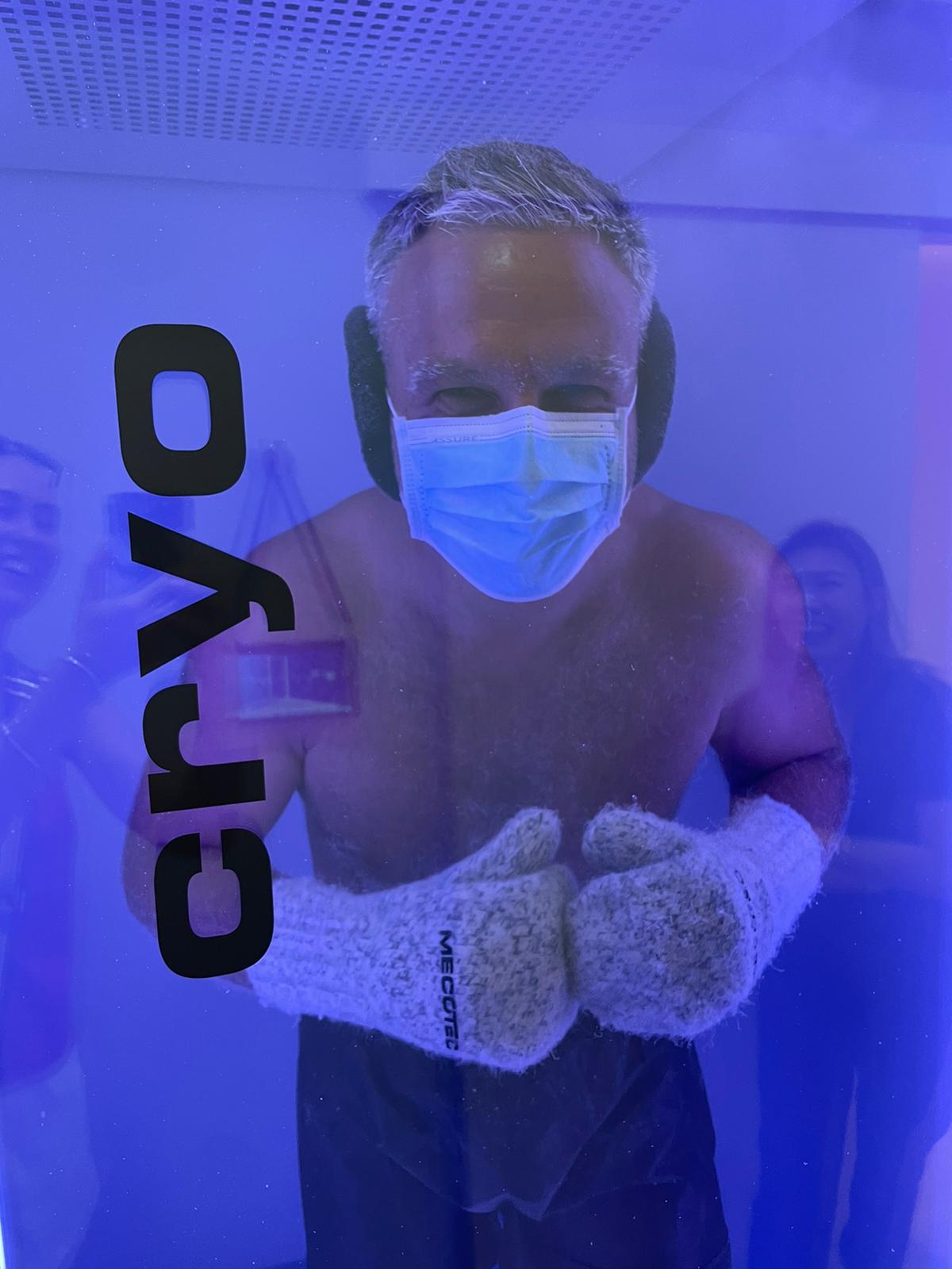 Guest in the cryotherapy chamber